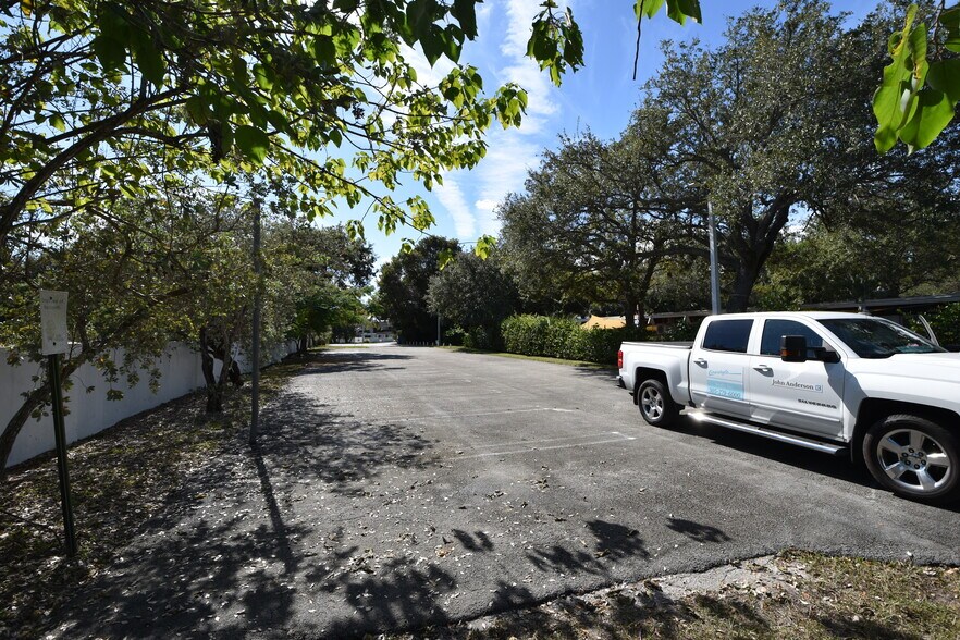 More Photos Of 7701 SW 76th Ave, Miami Schools For Lease