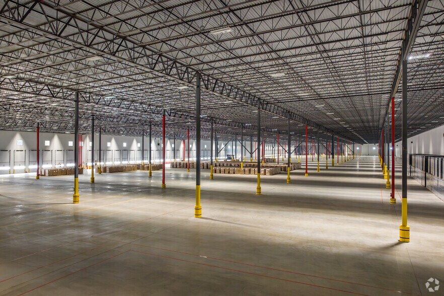 More Photos Of 545 Lake Careco Rd, Austell Distribution For Lease