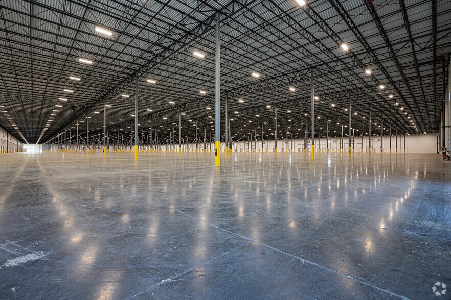 More Photos Of 2400 Stateline Rd W, Southaven Distribution For Lease