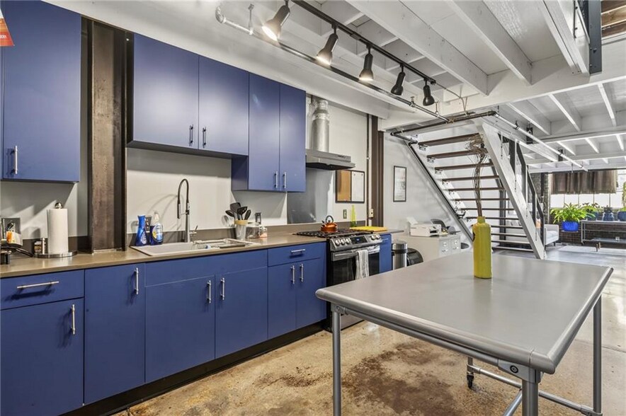 More Photos Of 887 W Marietta St NW, Atlanta Loft Creative Space For Sale