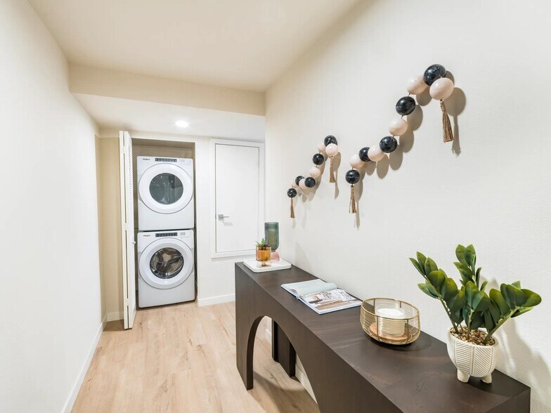 More Photos Of 6220 Selma Ave, Los Angeles Apartments For Lease