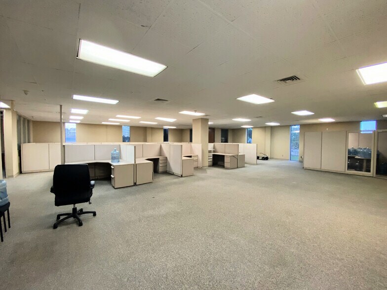 More Photos Of 6009 Financial Plz, Shreveport Office For Sale