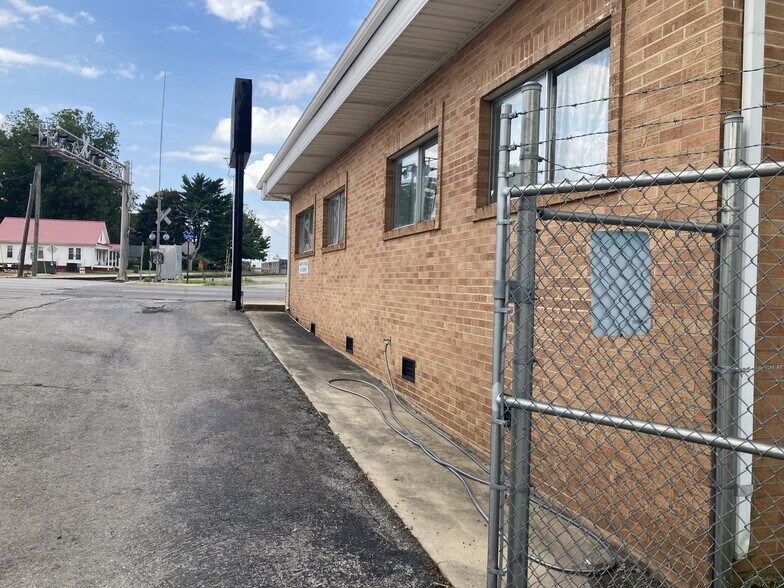 More Photos Of 207 E Gaines St, Lawrenceburg General Retail For Sale