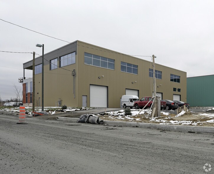 More Photos Of 1027 Boul Des Entreprises, Terrebonne Flex For Sale