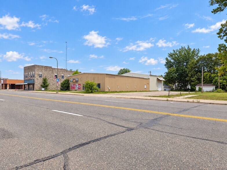 More Photos Of 309 Barclay Ave, Pine River Office For Sale