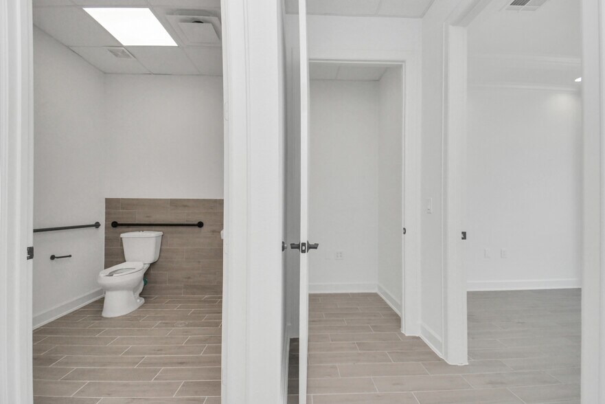 More Photos Of 12425 W Airport Blvd, Sugar Land Light Distribution For Sale