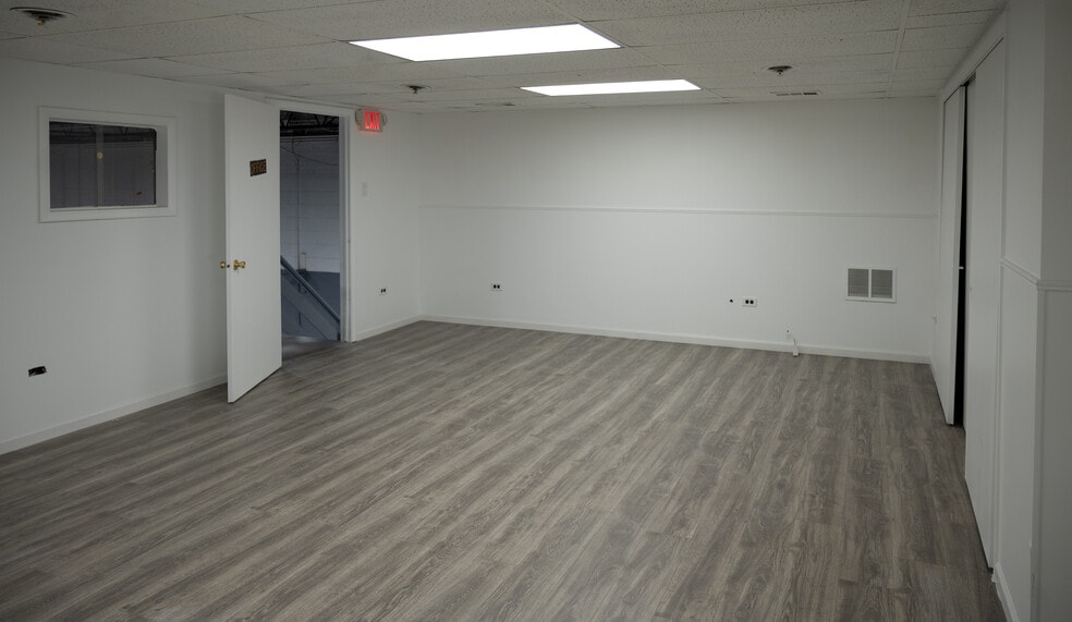 More Photos Of 4135 W 123rd St, Alsip Warehouse For Lease