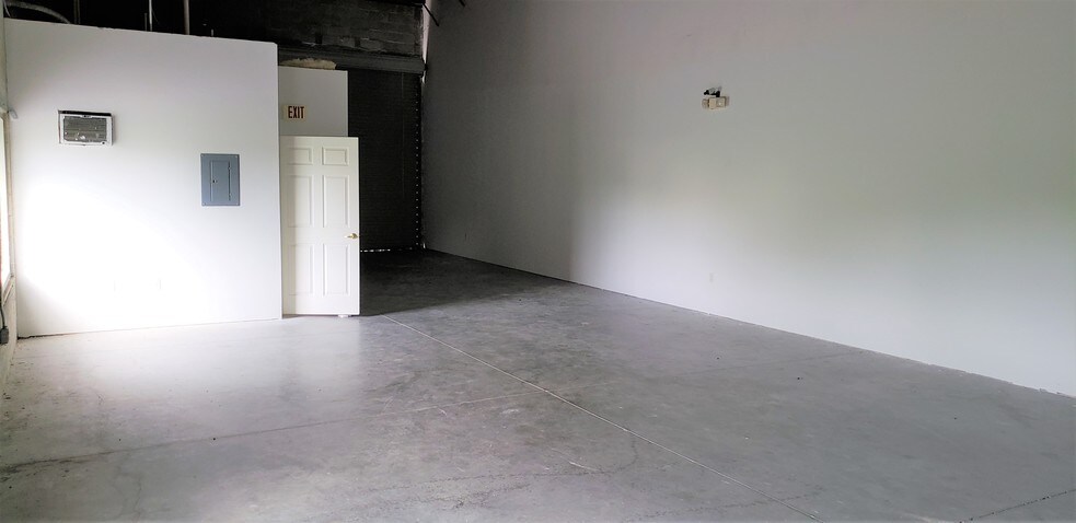 More Photos Of 1050 Innovation Ave, North Port Warehouse For Lease