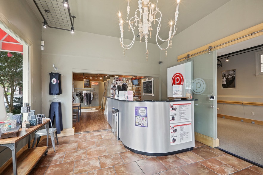 More Photos Of 3923 Magazine St, New Orleans Freestanding For Lease