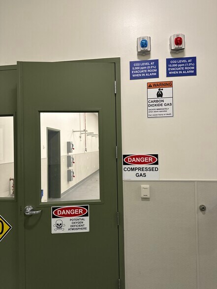 More Photos Of 2049 W Steele Ln, Santa Rosa Warehouse For Sale