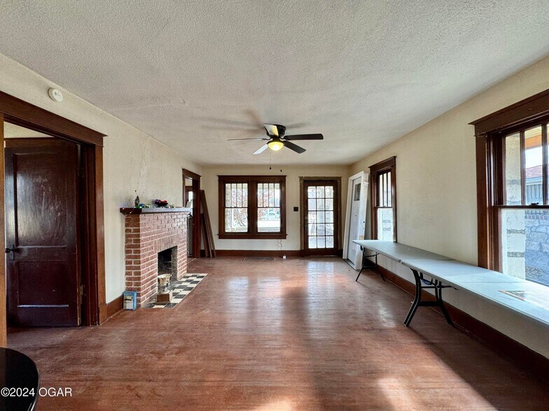 More Photos Of 2922 S Main St, Joplin Office For Sale