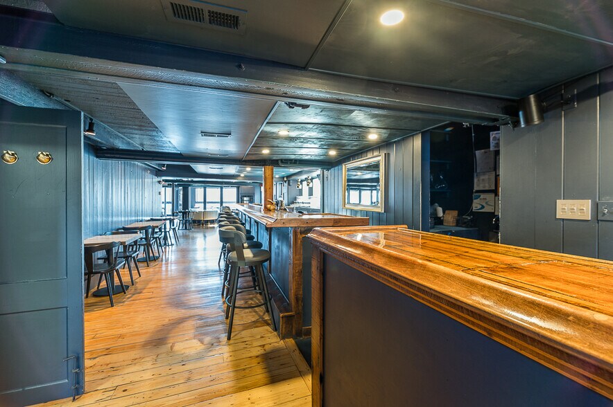 More Photos Of 73 Rocky Neck Ave, Gloucester Restaurant For Sale