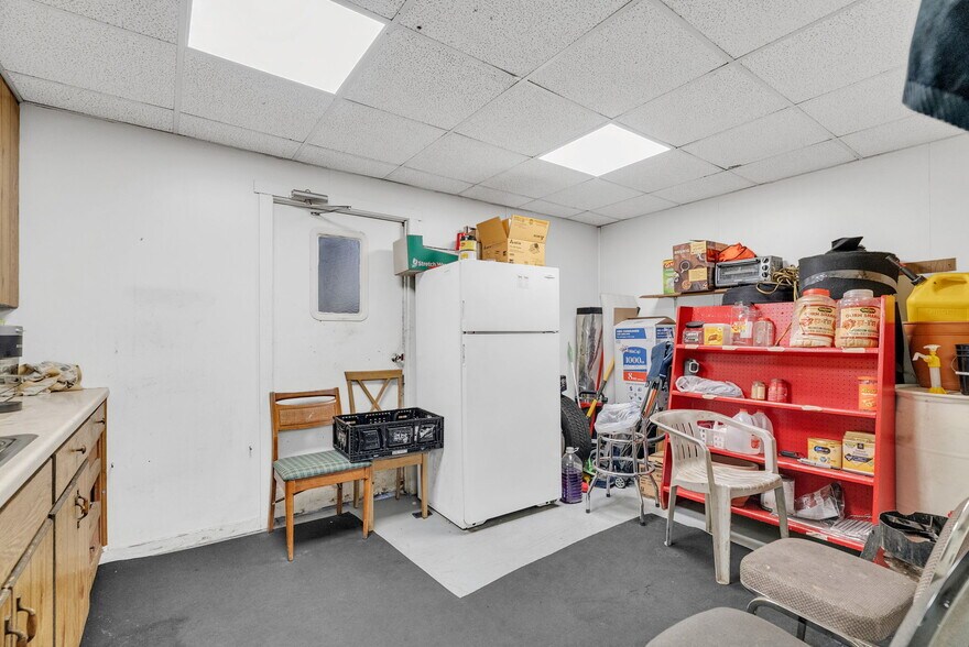 More Photos Of 1475 S Newburgh Rd, Westland Light Distribution For Sale