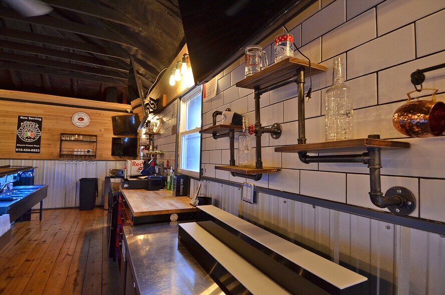 More Photos Of 818 N Shabbona St, Streator Restaurant For Sale
