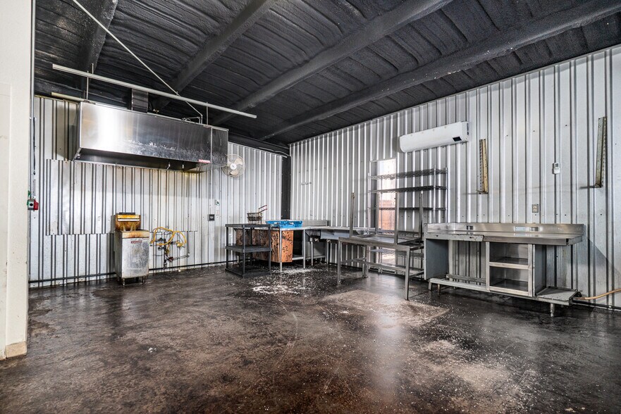 More Photos Of 201 E Service Rd, Tulia Restaurant For Lease