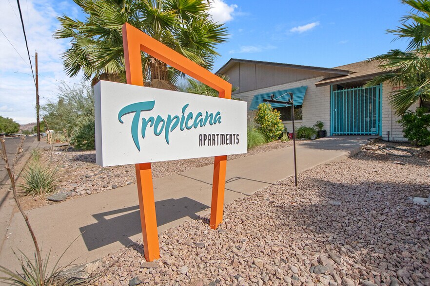 More Photos Of 2011 N 51st St, Phoenix Apartments For Sale