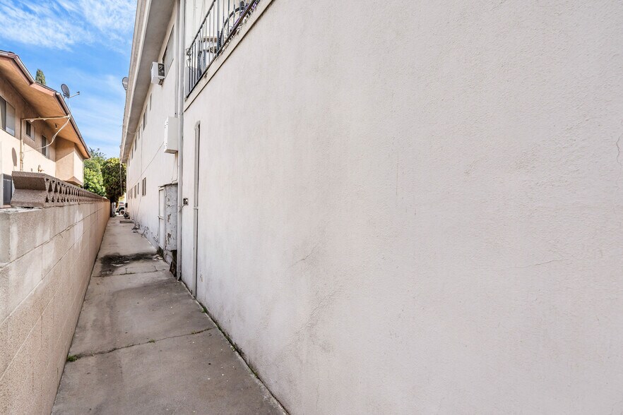 More Photos Of 12717 Cranbrook Ave, Hawthorne Apartments For Sale