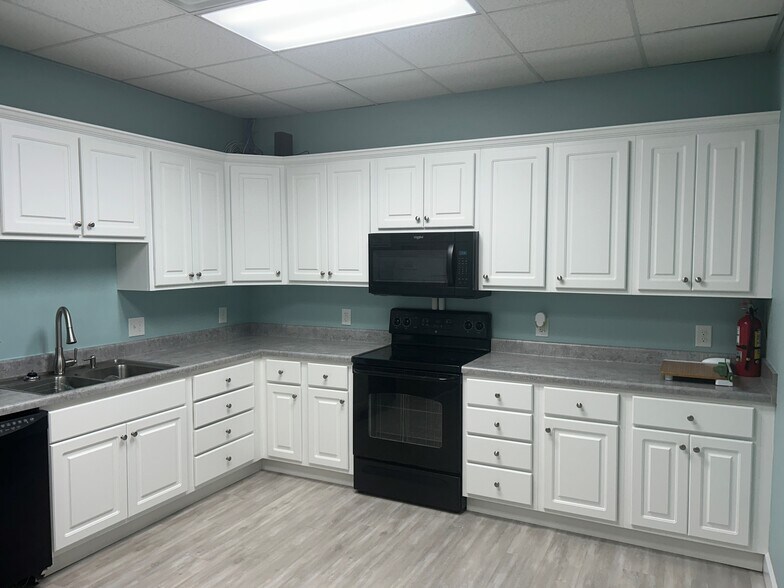 More Photos Of 472 N Dean Rd, Auburn Medical For Sale