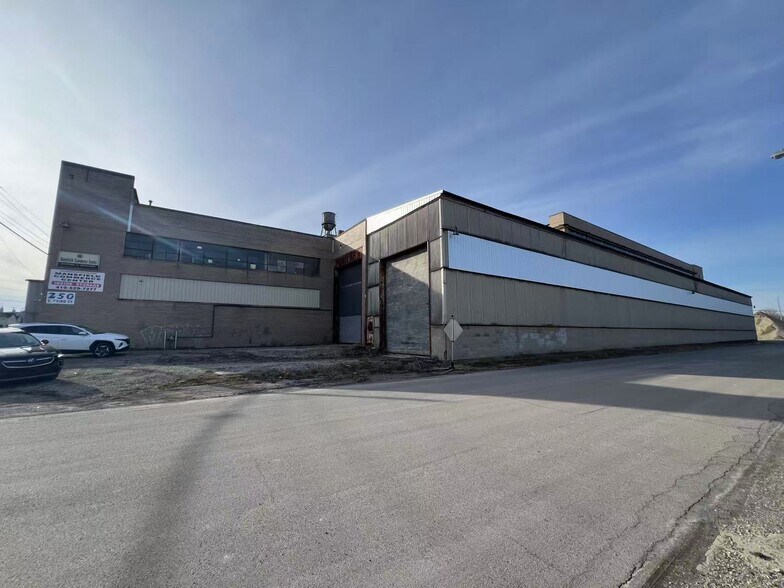 More Photos Of 246-250 E Fourth St, Mansfield Distribution For Lease