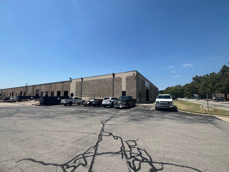 More Photos Of 4130-4150 Will Rogers Pky, Oklahoma City Warehouse For Lease
