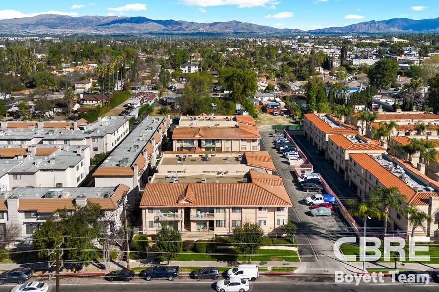 More Photos Of 18621 Saticoy St, Reseda Apartments For Sale