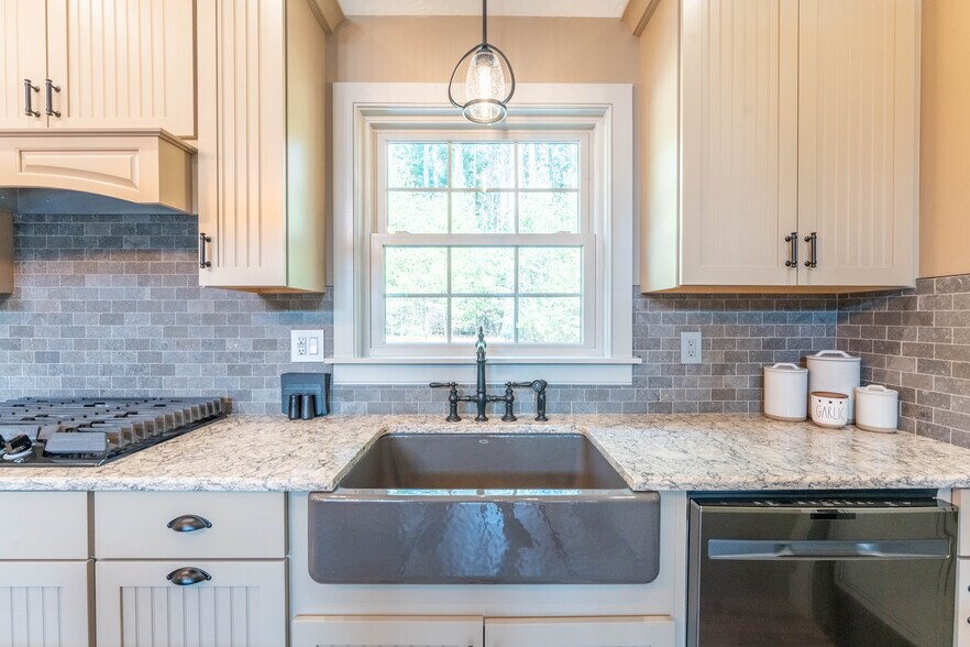 More Photos Of 110 Wauregan Rd, Canterbury Flex For Sale
