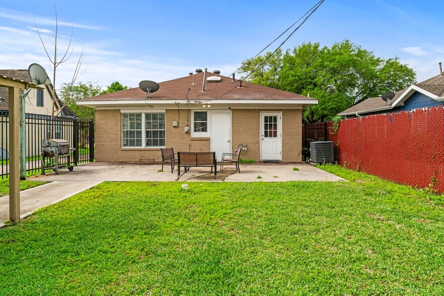 More Photos Of , Houston Multifamily For Sale