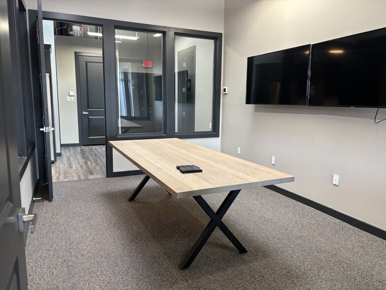 More Photos Of 4400 W Vickery Blvd, Fort Worth Research And Development For Lease