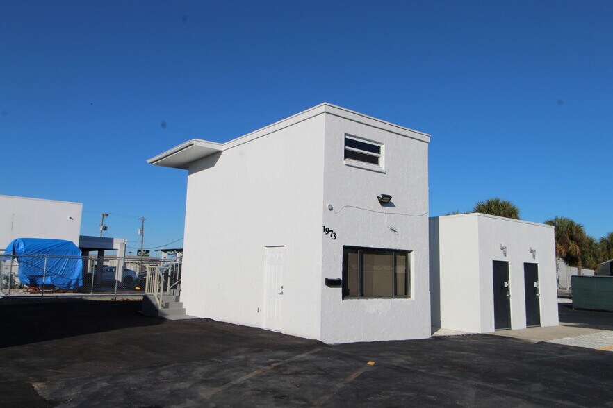 More Photos Of 1967 17th St, Sarasota Unknown For Lease