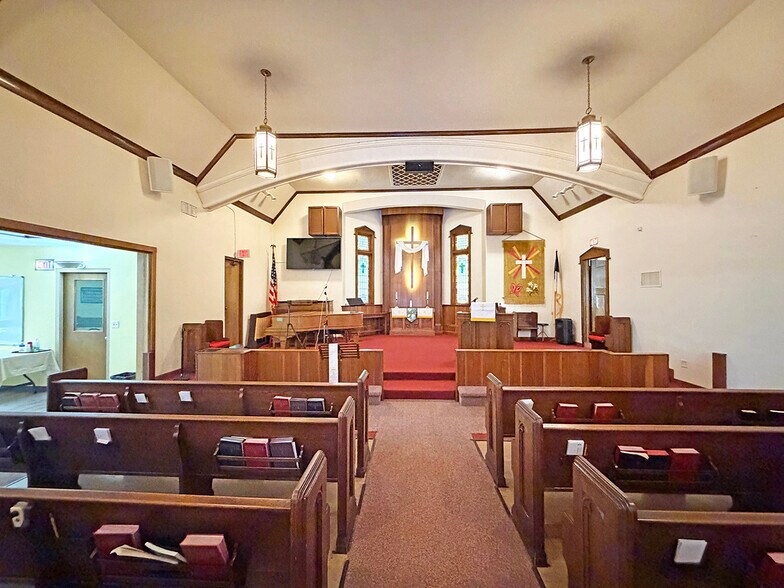 More Photos Of 1503 Broadway, Rockford Religious Facility For Sale