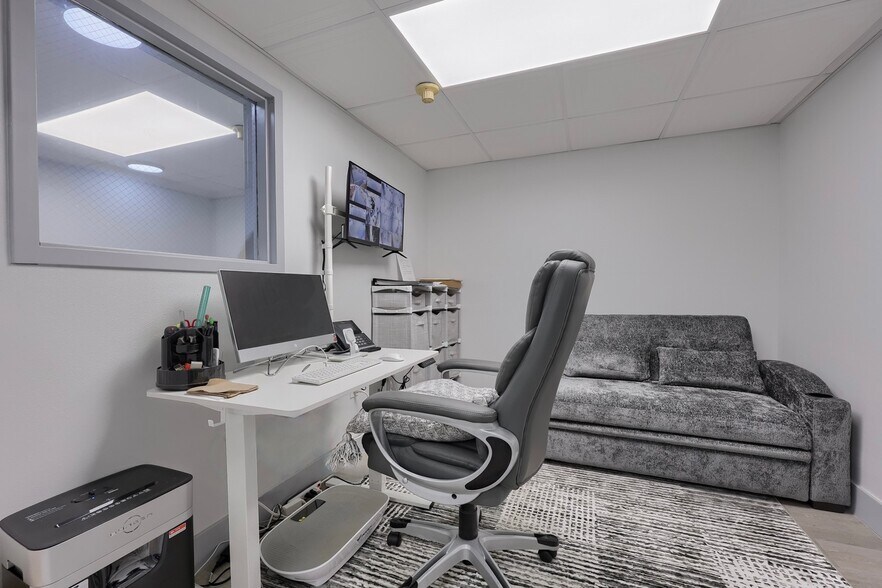 More Photos Of 2140 Lincoln Hwy E, Lancaster Hotel For Sale