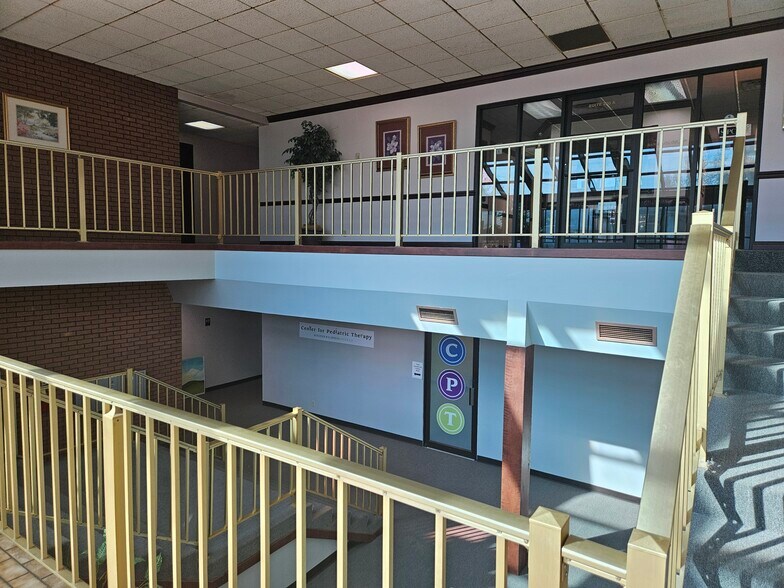 More Photos Of 4900 Shamrock Dr, Evansville Office For Lease