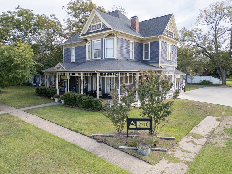 More Photos Of 202 N Newsom St, Mineola General Retail For Sale