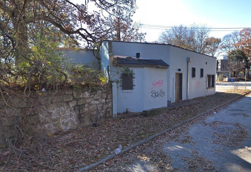 More Photos Of 210 Flat Shoals Ave SE, Atlanta Freestanding For Sale