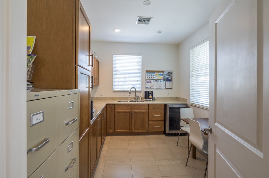 More Photos Of 1000 Bass Blvd, Dunedin Office For Sale