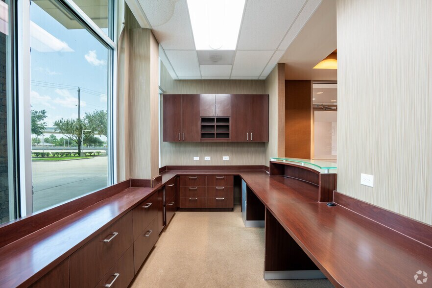 More Photos Of 12941 Gulf Fwy, Houston Office For Lease