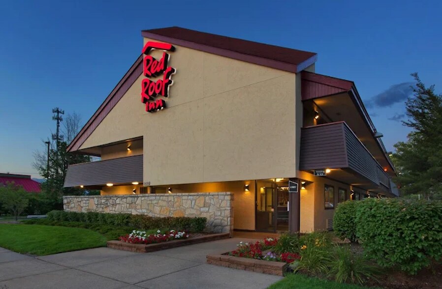 More Photos Of 26300 Dequindre Rd, Warren Hotel For Sale