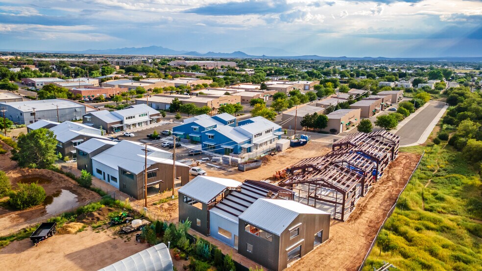 More Photos Of 1189 Parkway Dr, Santa Fe Showroom For Sale