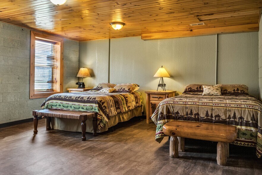 More Photos Of 301 School St, Tellico Plains Freestanding For Sale