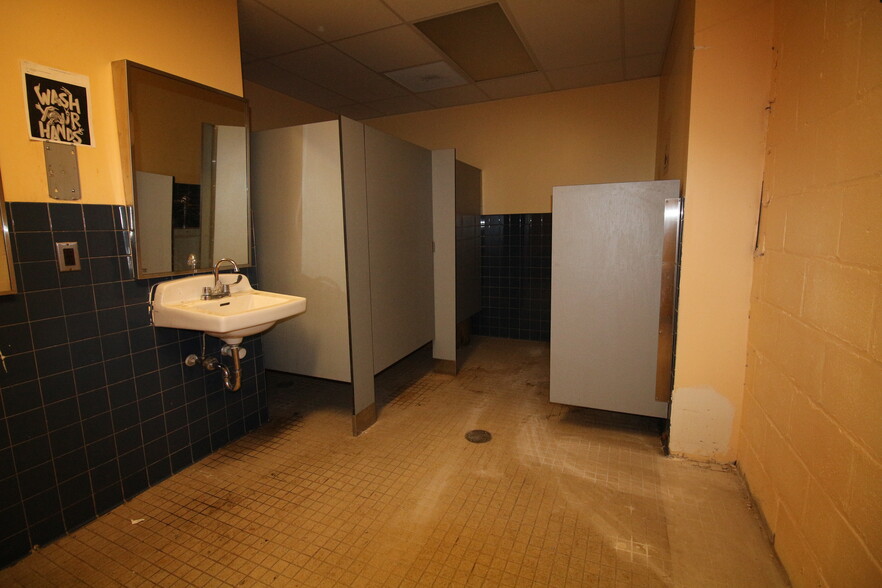 More Photos Of 925 N 8th St, Camden Warehouse For Lease