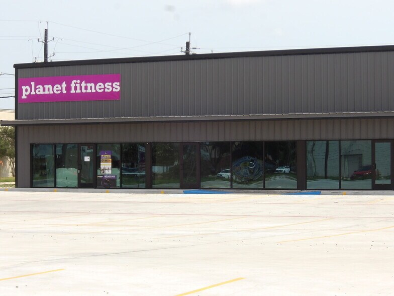 More Photos Of 1222 Dixieland Rd, Harlingen Storefront Retail Office For Lease