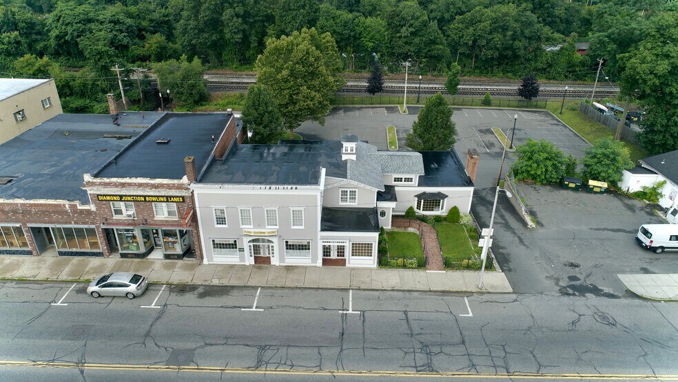 More Photos Of 1448 Main St, Palmer Medical For Lease