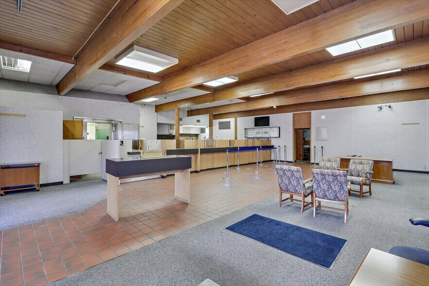 More Photos Of 101 Office Park Dr, Brandon Bank For Lease