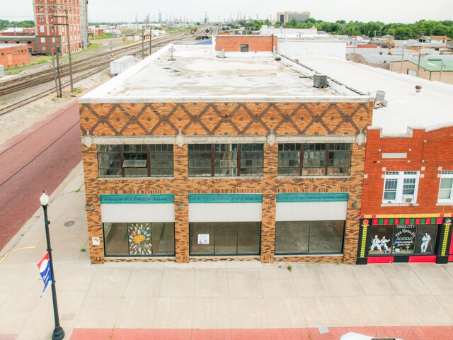More Photos Of 200 W Grand Ave, Ponca City Warehouse For Sale