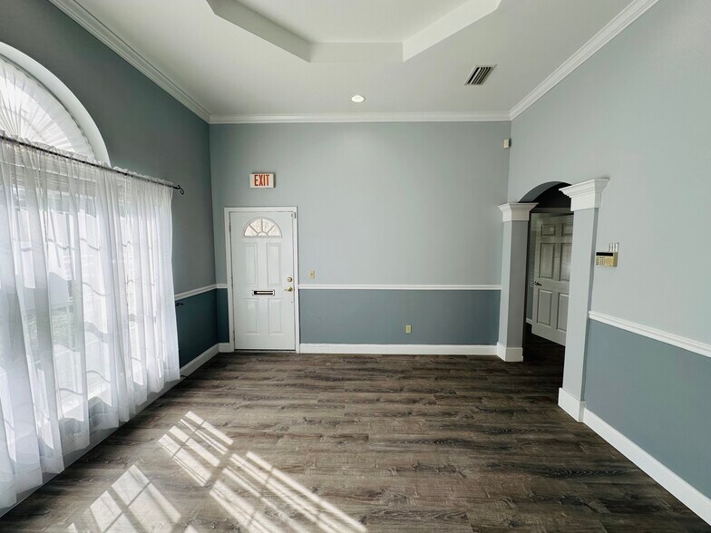 More Photos Of 6550 St Augustine Rd, Jacksonville Medical For Lease