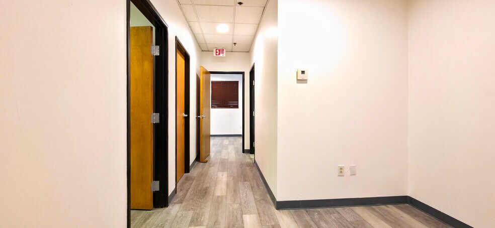 More Photos Of 7678 E Greenway Rd, Scottsdale Light Distribution For Lease