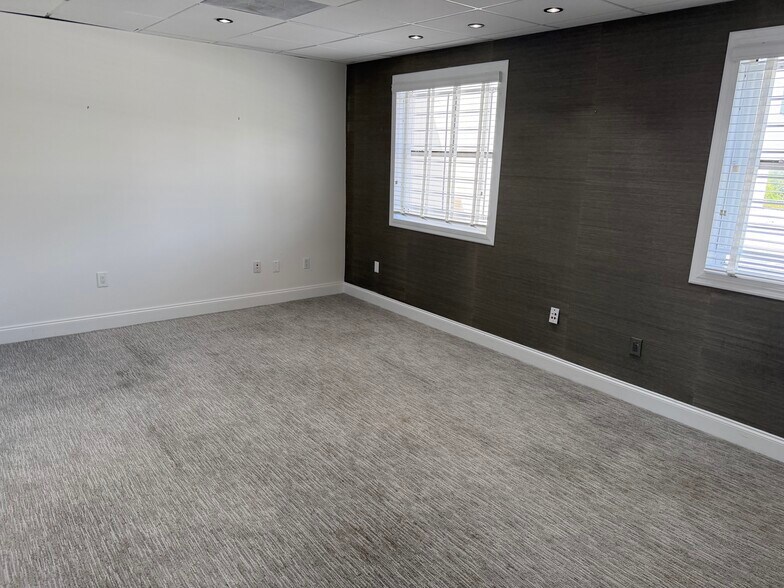 More Photos Of 4627 Ponce de Leon Blvd, Coral Gables Office For Lease
