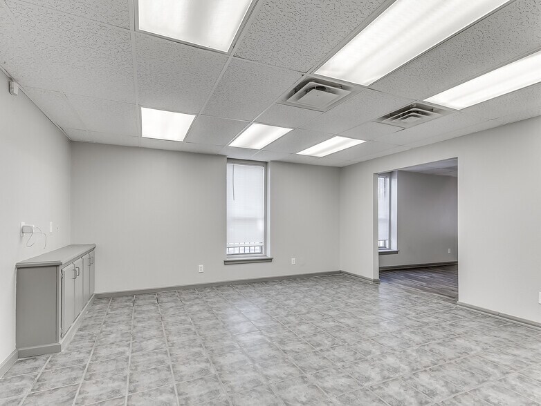 More Photos Of 901 N Virginia Ave, Oklahoma City Manufacturing For Lease