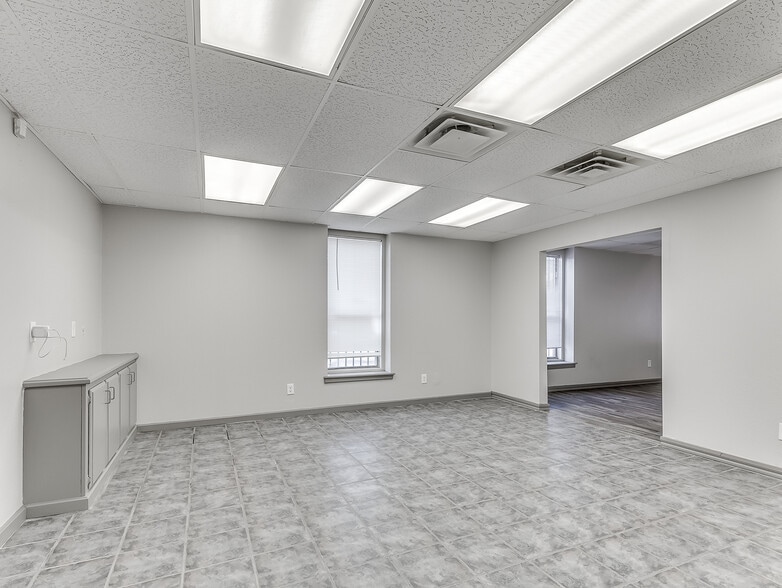 More Photos Of 901 N Virginia Ave, Oklahoma City Manufacturing For Sale