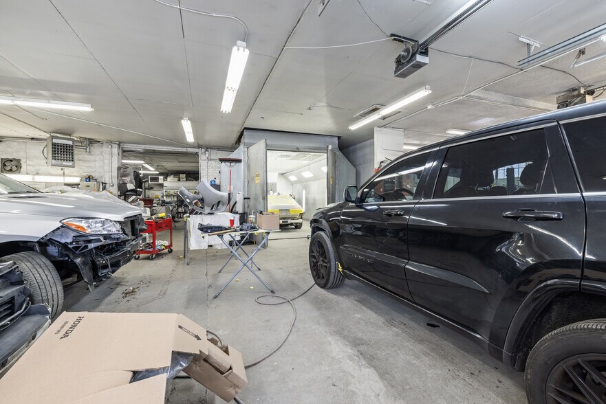 More Photos Of 20 Woodland St, Methuen Auto Repair For Sale